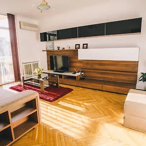 https://amazing-view-of-maydan.hotels-of-kiev.com
