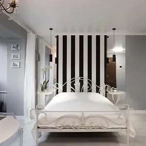 https://charming-studio-in-pechersk.hotels-of-kiev.com